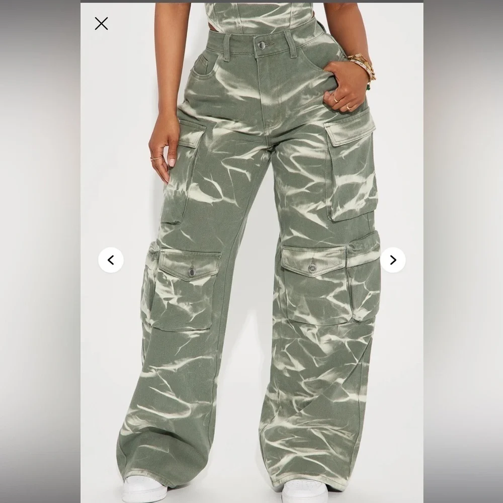 Green and White Cargo Pants​​